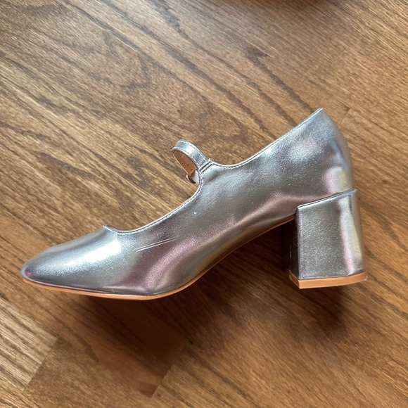 Brand new, never worn Mary Janes size 6.5 - Picture 6 of 8